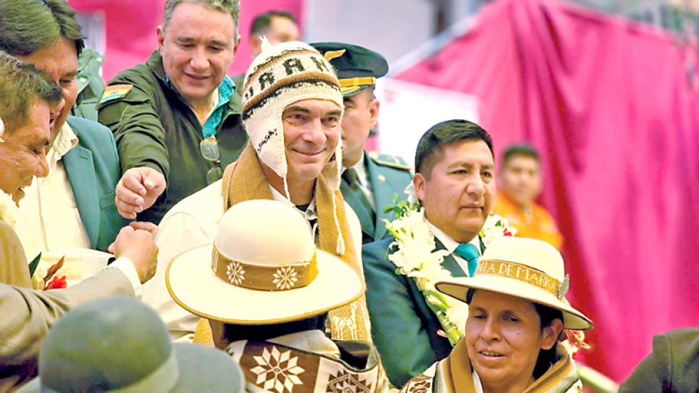 SOLIDARIDAD. Paz entregó este miércoles ayuda humanitaria a 22 municipios de Oruro.