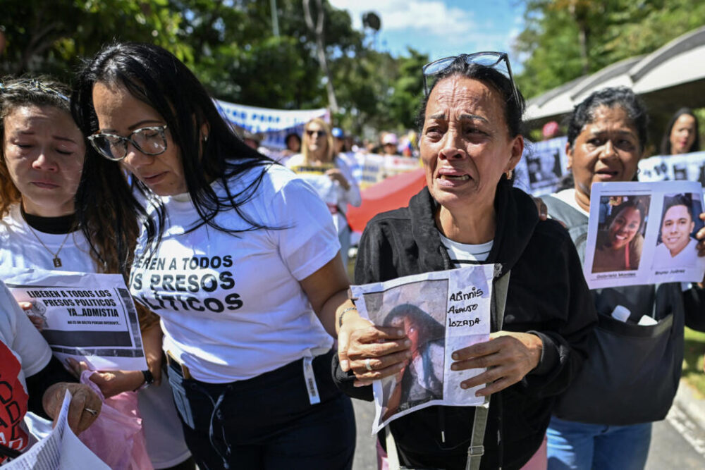 Estudiantes universitarios y familiares de presos políticos se manifiestan en Caracas, el 3 de febrero de 2026, por la rápida implementación de una amnistía de prisioneros