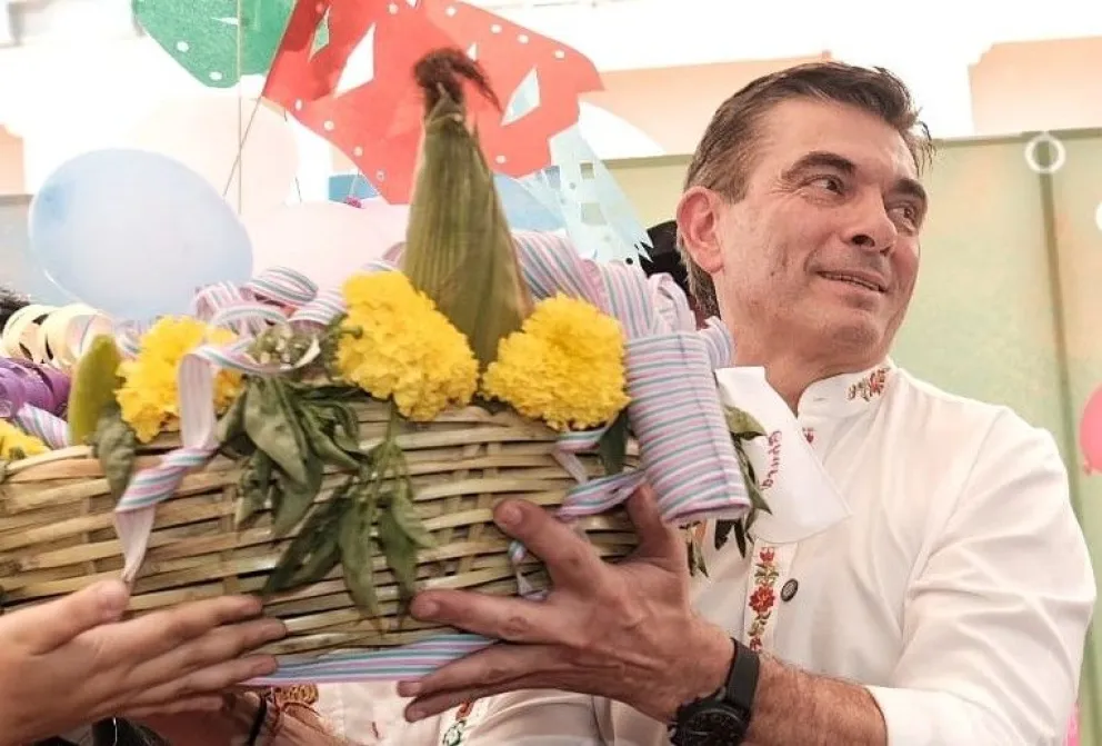 El presidente Rodrigo Paz en los festejos del Jueves de Compadres en la ciudad de Tarija. Foto: Vocería