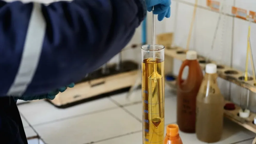 En medio de protestas de choferes, el Gobierno se contradice sobre la calidad de la gasolina distribuida por YPFB | Visión 360