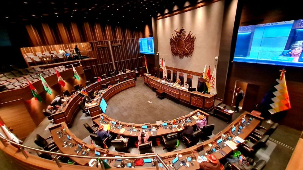 Ley de arraigo llega al Senado en sesión virtual convocada para las 17:00