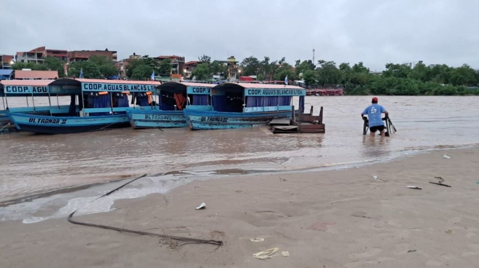 Puerto Chalanas cerrado por crecida del río Bermejo; esperan reapertura al mediodía