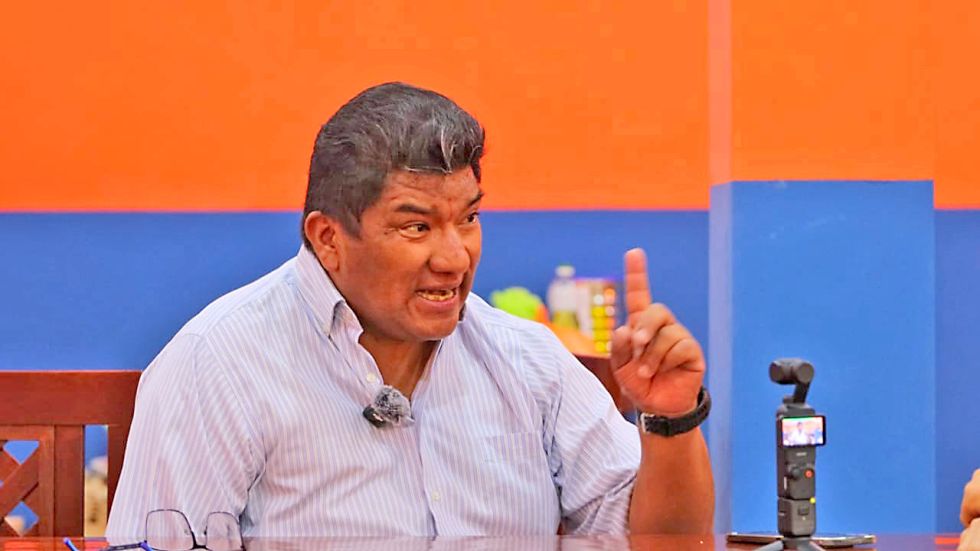 PROTESTA. Los choferes de La Paz se movilizaron este miércoles en esa ciudad y se manifestaron en el frontis de la ANH.