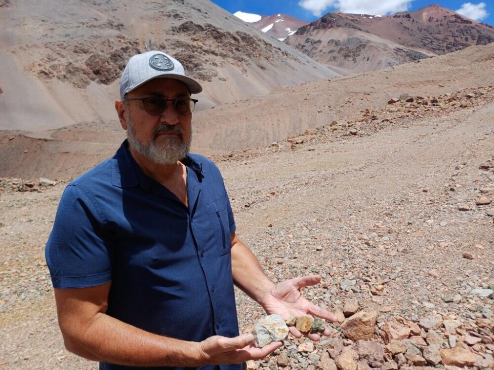 Silvio Pastore destaca el potencial de la quebrada de San Lorenzo en términos de minerales.