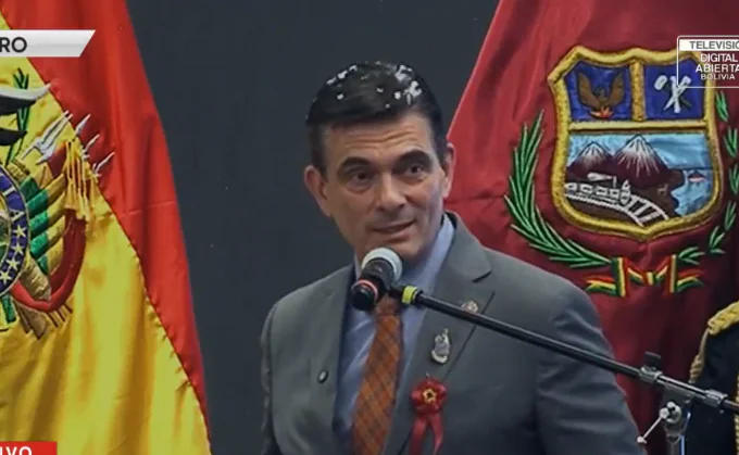 El presidente Rodrigo Paz Pereira presentó los proyectos carreteros. Foto: Captura Bolivia Tv.