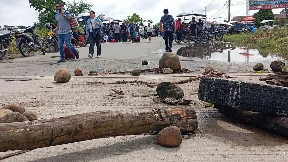 Bloqueo de caminos en el Trópico de Cochabamba contra la mala calidad de combustible. RADIO KAWSACHUN COCA