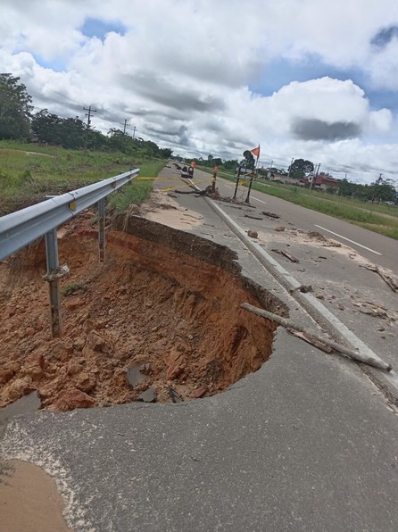 Río arrastra parte de la carretera Santa Cruz–Cochabamba en Yapacaní
