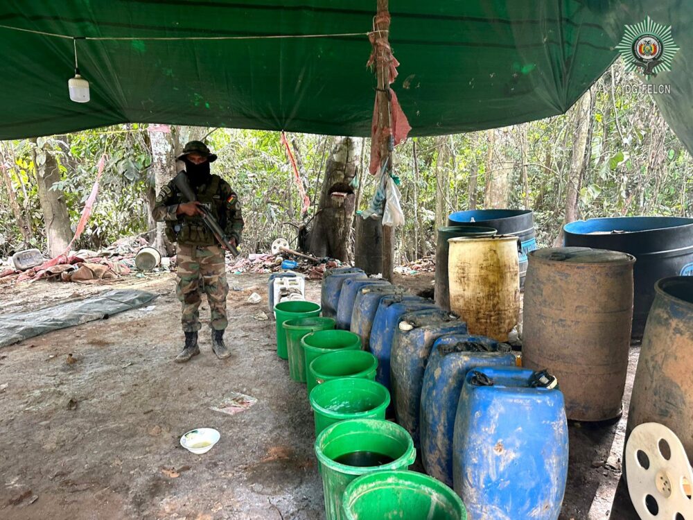 Operativo desarrollado por la Felcn en el trópico de Cochabamba. Foto: Felcn.