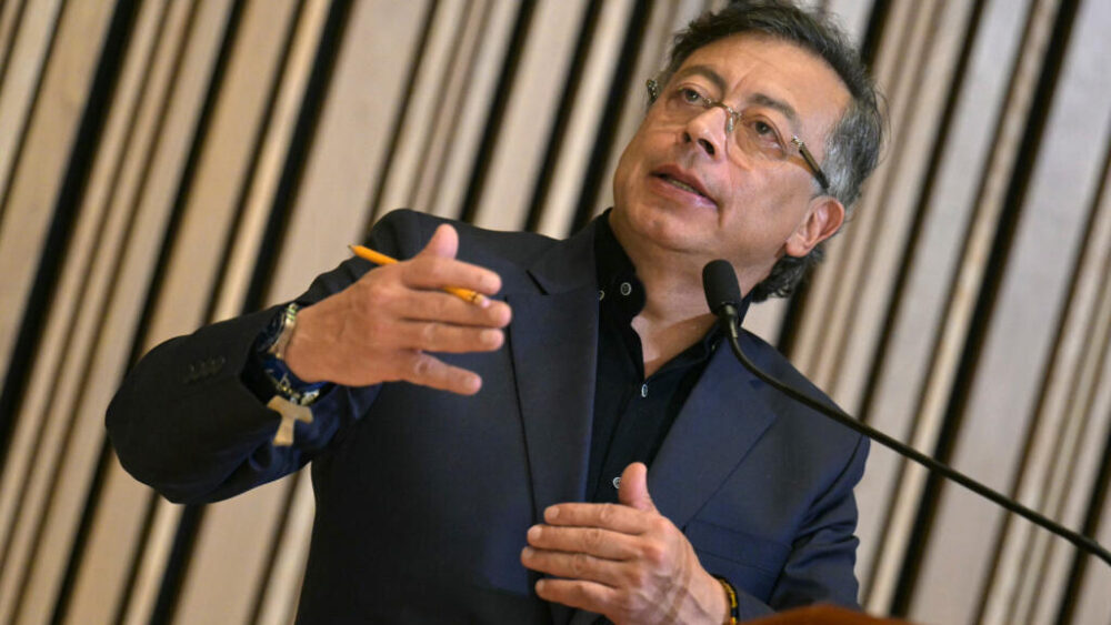 Colombian President Gustavo Petro El presidente Gustavo Petro se reúne con la diáspora colombiana el 5 de febrero de 2026 en la Biblioteca Martin Luther King Jr. Memorial de Washington