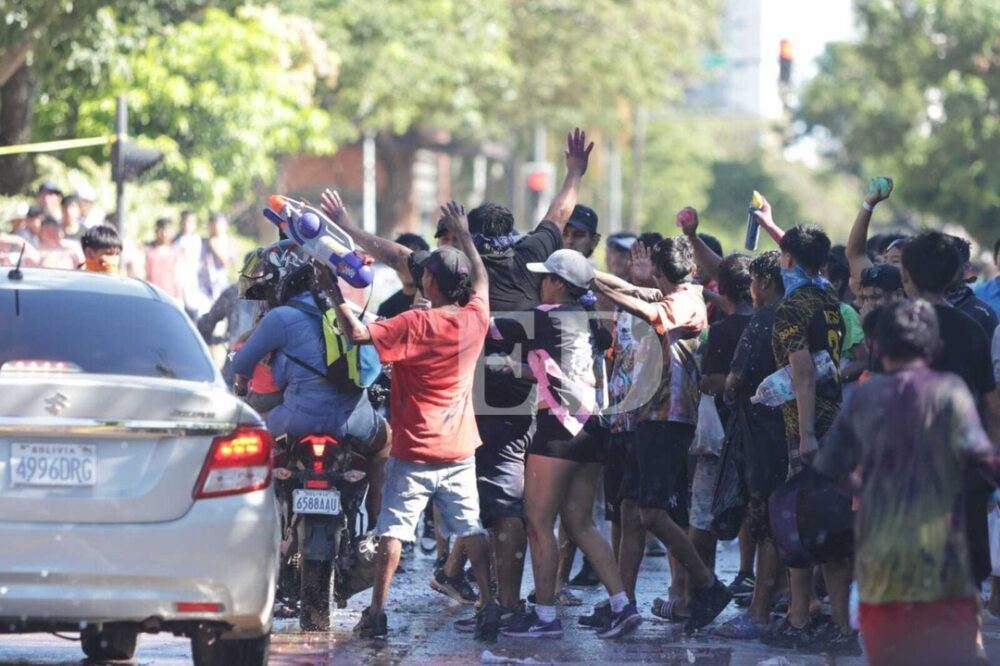 500 policías custodian el centro cruceño en el tercer día de mojazón- 500 policías custodian el centro cruceño en el tercer día de mojazón