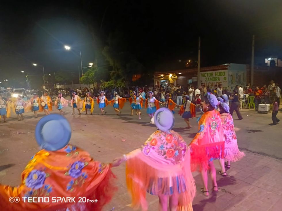 El Carnaval impulsa el turismo y atrae a 40.000 visitantes a Tarija El Carnaval impulsa el turismo y atrae a 40.000 visitantes a Tarija