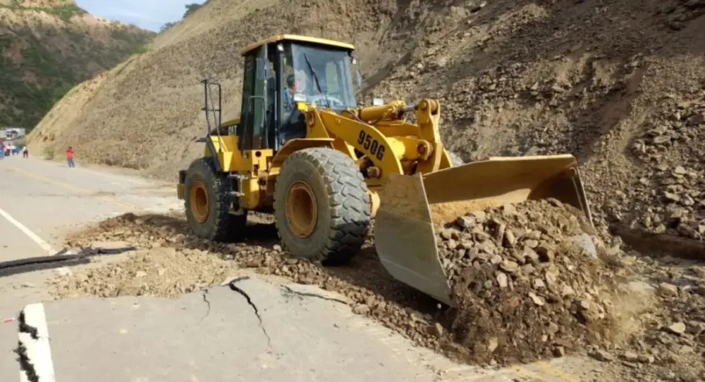 La Administradora Boliviana de Carreteras (ABC) realiza trabajos de mantenimientos de vías en varias regiones del país. Foto ABI