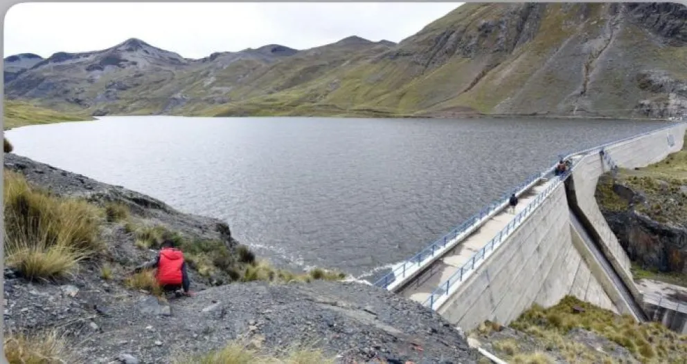 La represa de Incachaca cerca de la cumbre. Foto: Alcaldía de La Paz