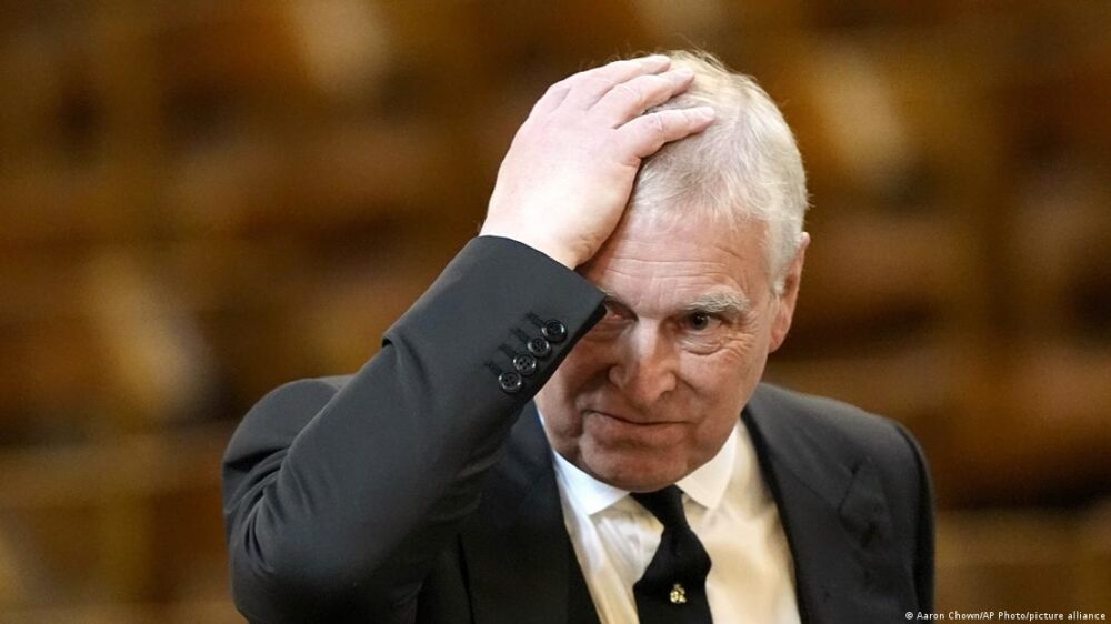 El expríncipe Andrés Mountbatten-Windsor en 2025, en un funeral real. El expríncipe Andrés Mountbatten-Windsor en 2025, en un funeral real.