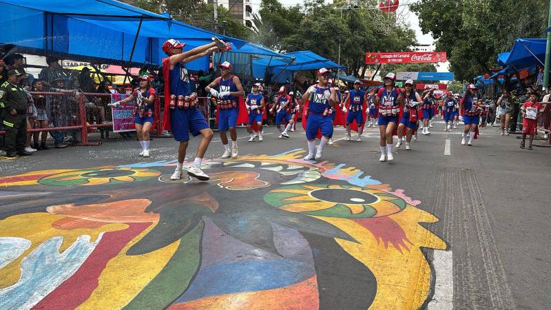 Divertidos disfraces en el recorrido del Corso de Corsos. Divertidos disfraces en el recorrido del Corso de Corsos.