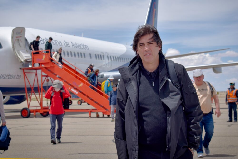 El ministro de Obras Públicas, Mauricio Zamora, en el aeropuerto de Tarija. Foto: MOPSV.