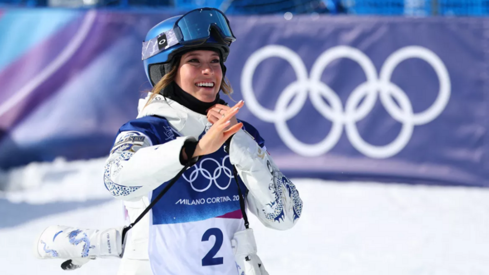 La esquiadora Eileen Gu durante la final de halfpipe en los Juegos de Invierno de Milán Cortina 2026. 22 de febrero, 2026, Livigno, Italia.
