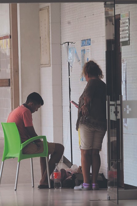 Colapso en el hospital de Niños: pacientes reciben suero hasta en el piso- Colapso en el hospital de Niños: pacientes reciben suero hasta en el piso
