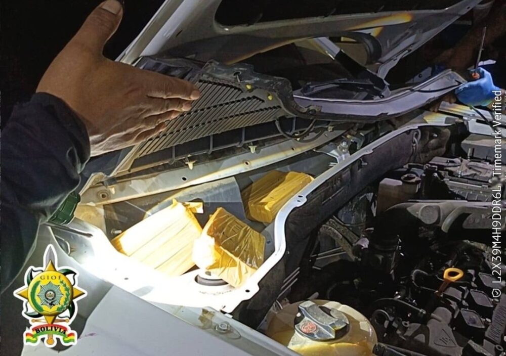 Descubren una vagoneta con más de tres mil cápsulas de cocaína; hay dos aprehendidos- Descubren una vagoneta con más de tres mil cápsulas de cocaína; hay dos aprehendidos