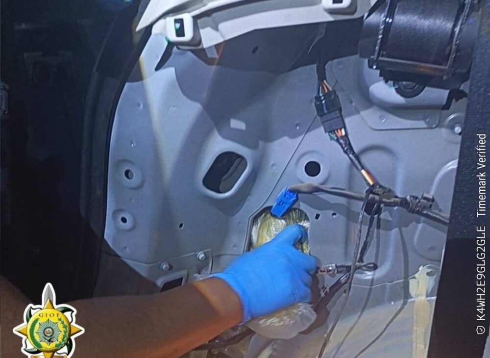 Descubren una vagoneta con más de tres mil cápsulas de cocaína; hay dos aprehendidos- Descubren una vagoneta con más de tres mil cápsulas de cocaína; hay dos aprehendidos