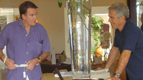 Detienen al exembajador británico en EE.UU. ligado a Epstein