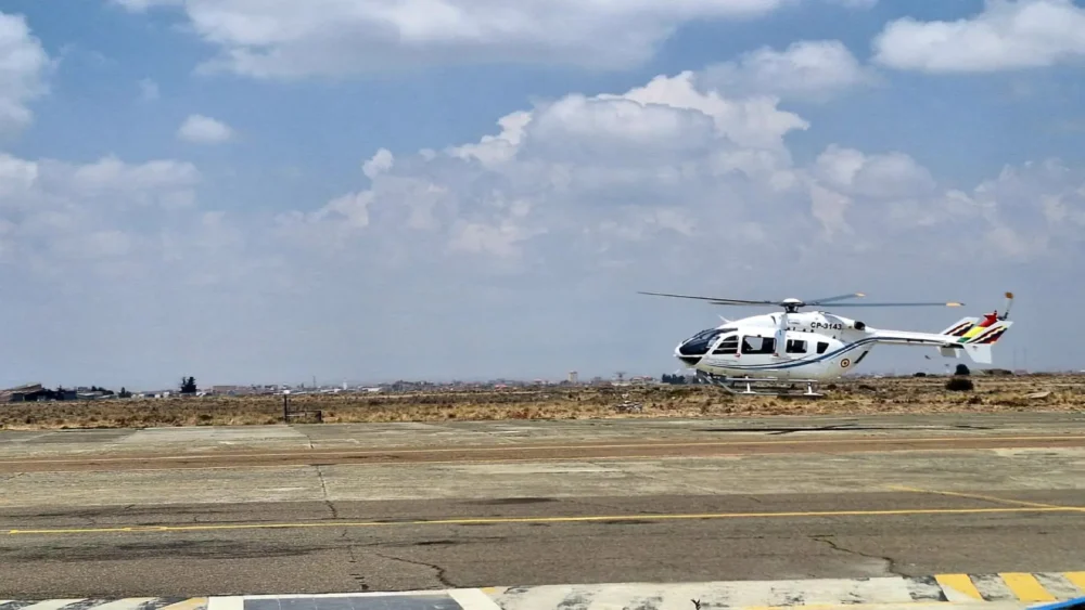 Uno de los helicópteros de la empresa pública. Foto: Esabol.