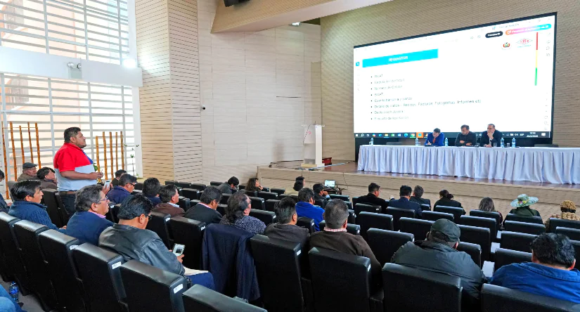 YPFB presentó su sistema a dirigentes transportistas. Foto: YPFB.