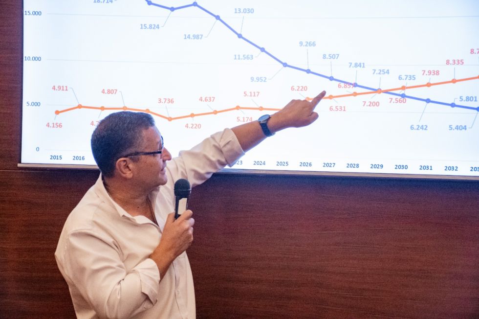 Montes invita a candidatos a conocer la crisis de la Gobernación