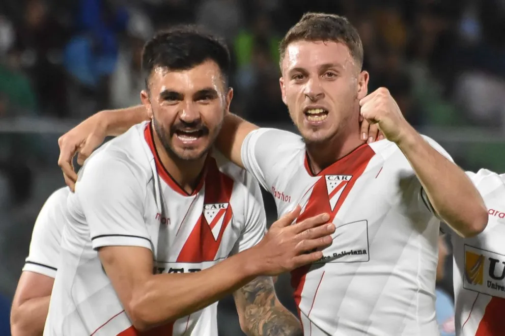 Jugadores de Always celebran uno de sus goles. Foto: APG.