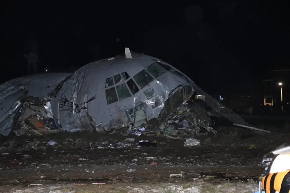 El avión militar quedó destruido/APG