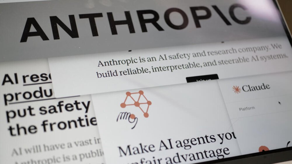 La empresa Anthropic, especializada en inteligencia artificial, firmó en junio pasado un contrato de 200 millones de dólares con el gobierno federal.