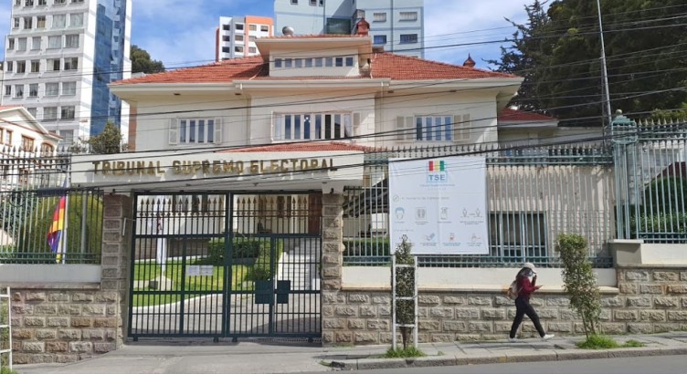 Frontis del edificio del Órgano Electoral en La Paz. Foto: Archivo/TSE