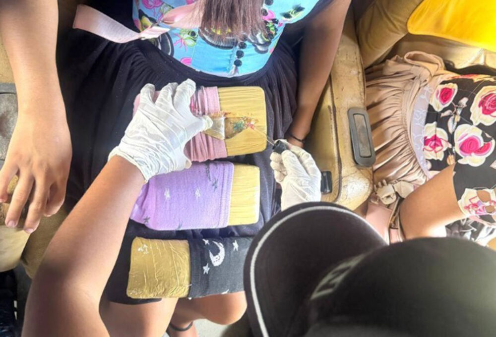 Una de las mujeres detenidas en Santa Cruz. Foto: FELCN