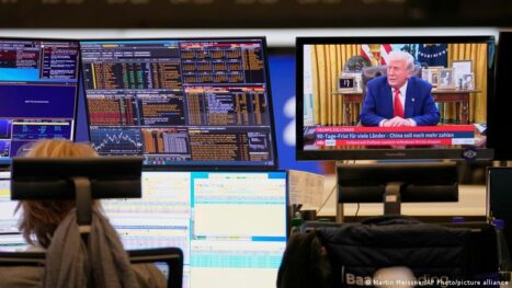 Bolsas europeas caen y el petróleo sube tras ataques a Irán