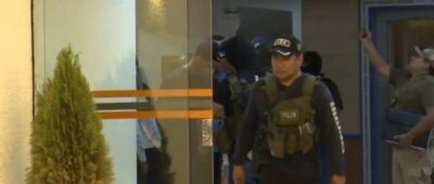 Santa Cruz: Aprehenden a tres extranjeros con armas de fuego y drogas durante operativo en condominios de Equipetrol