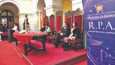 El TCP suspende la tuición del Gobierno central sobre el registro de la abogacía