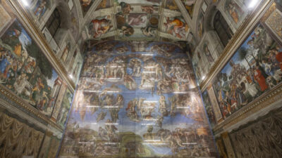 El ‘Juicio final’ de Miguel Ángel, mural emblemático de la Capilla Sixtina, vive una limpieza extraordinaria