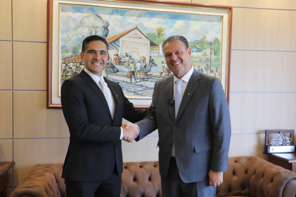 El ministro Justiniano junto a su par brasileño de Agricultura, Carlos Fávaro. Foto: MDPRyA