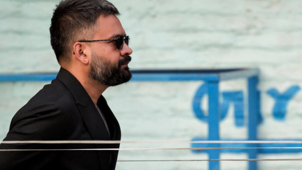 Balendra Shah tras votar en las elecciones legislativas de Nepal. 5 de marzo de 2026