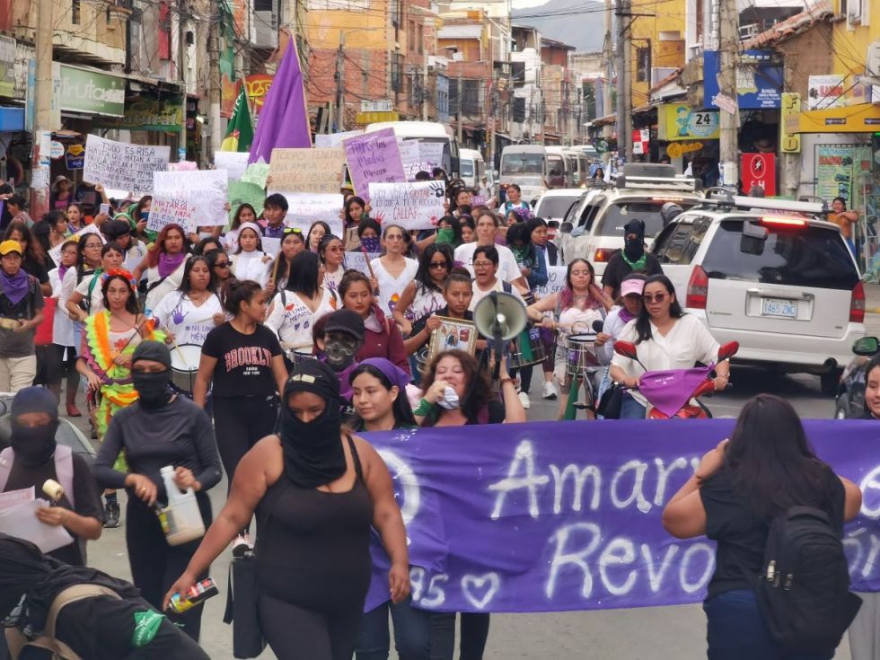En el 8M exigen a Paz cumplir promesas electorales para mujeres