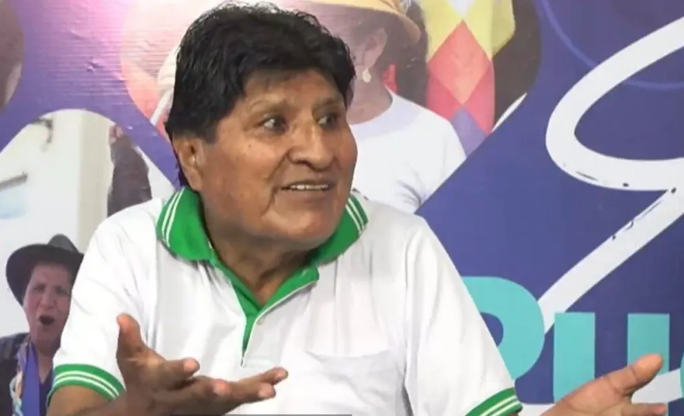 Evo Morales en su programa en Radio Kawsachun Coca