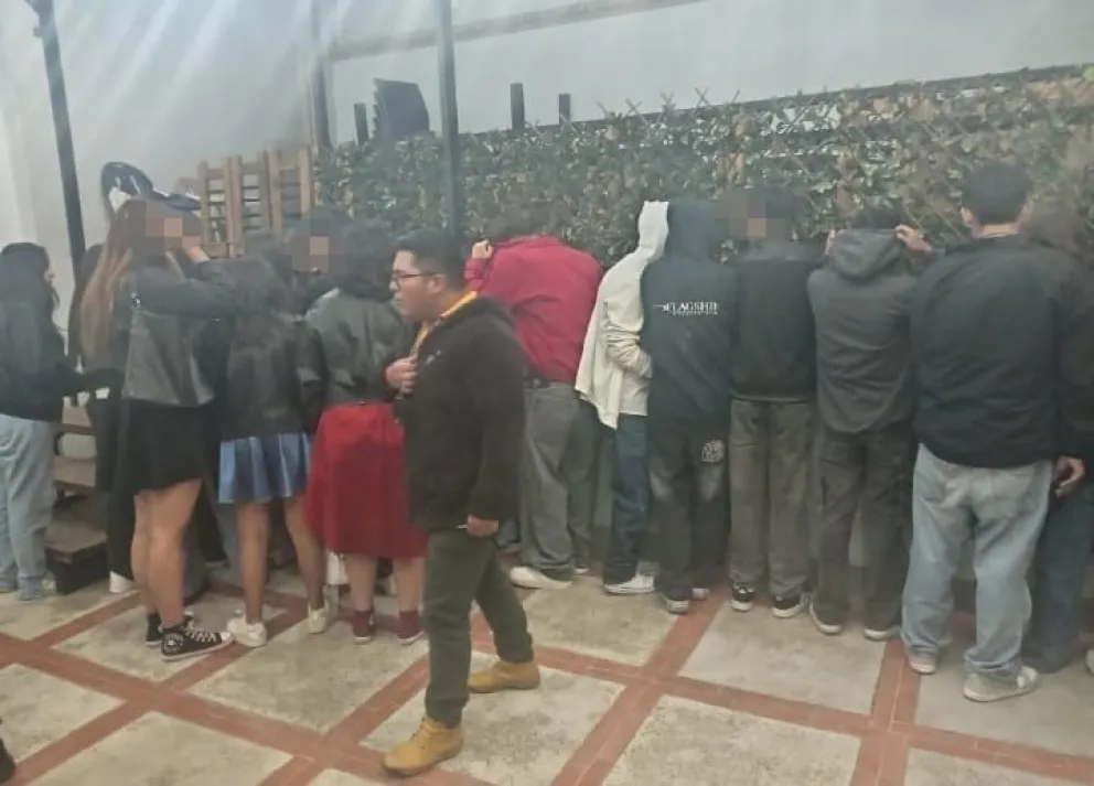 En el sur de La Paz intervienen fiesta clandestina para menores de edad; detienen a tres organizadores