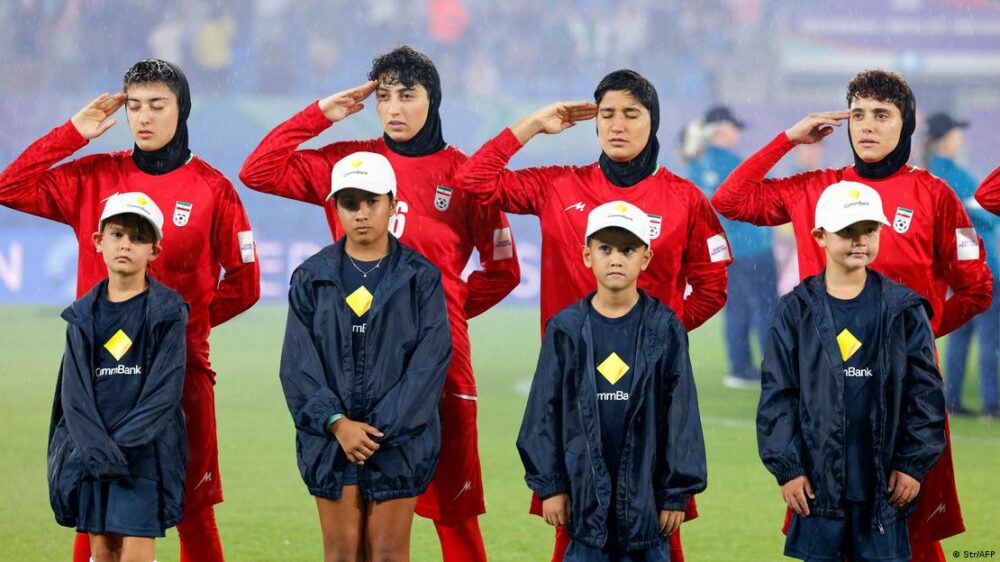 Las jugadoras no cantaron el himno nacional de Irán antes de un partido de la Copa Asiática en Australia, lo que puede ser considerado una protesta contra el régimen islámico (08.03.2026) Las jugadoras no cantaron el himno nacional de Irán antes de un partido de la Copa Asiática en Australia, lo que puede ser considerado una protesta contra el régimen islámico (08.03.2026)