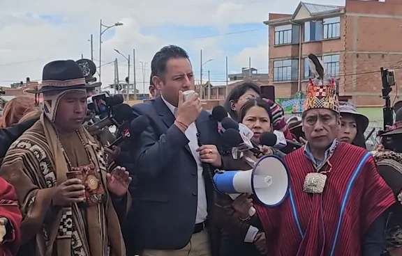 El vicepresidente Edmand Lara participa de un evento en la ciudad de El Alto.