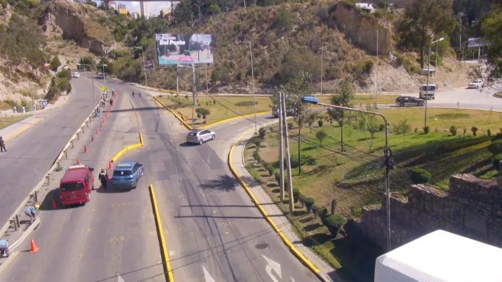 Vista de la Av. Kantutani desde el Puente de los Derechos Humanos. La vía será cerrada por 48 horas desde este jueves. Foto: AMUN.