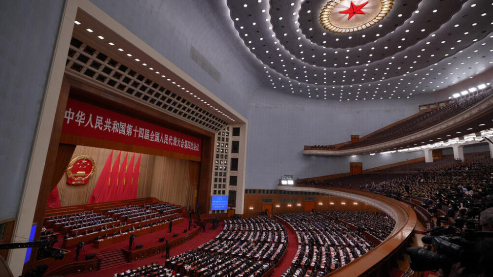 Los líderes y delegados asisten a la sesión de clausura de la Asamblea Popular Nacional (APN) en el Gran Salón del Pueblo, en Pekín, China, el jueves 12 de marzo de 2026.