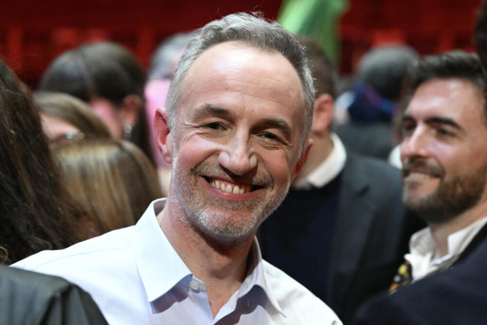 El diputado socialista y candidato a la alcaldía de París, Emmanuel Grégoire, en el Cirque d'Hiver de París el 12 de marzo de 2026, antes de las elecciones municipales francesas.