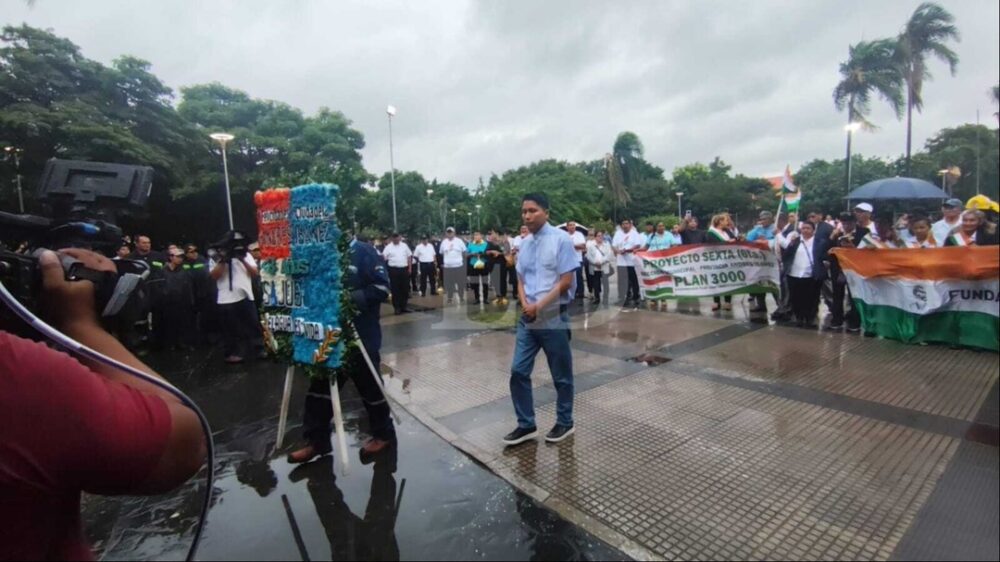 Actos cívicos y protocolares adelantan los festejos en el Plan Tres Mil- Actos cívicos y protocolares adelantan los festejos en el Plan Tres Mil