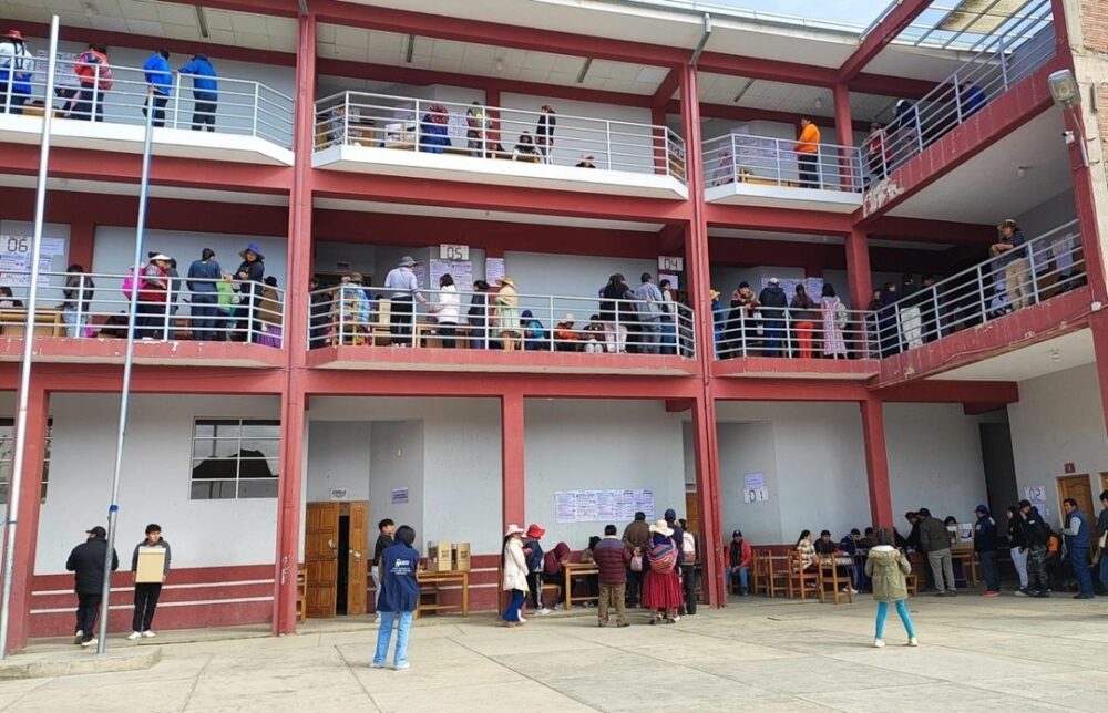 Oruro registra una jornada de votación con masiva asistencia en recintos electorales- Oruro registra una jornada de votación con masiva asistencia en recintos electorales