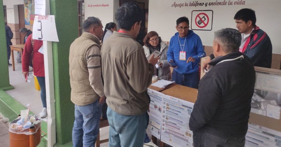 Una mesa de sufragio en la ciudad de Sucre.